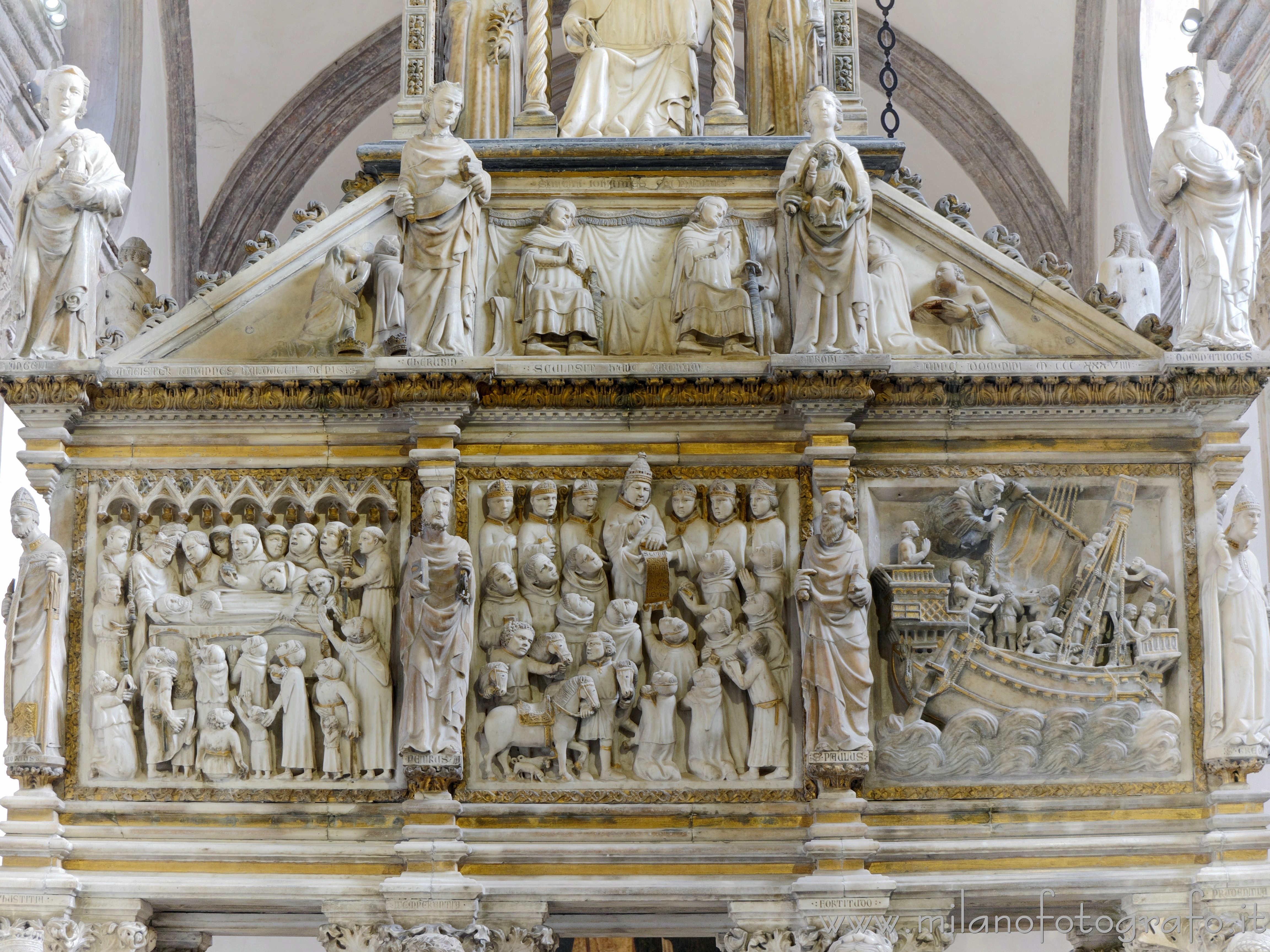 Milano - Lato anteriore del sarcofago dell'Arca di San Pietro Martire nella Cappella Portinari - Foto a piena risoluzione